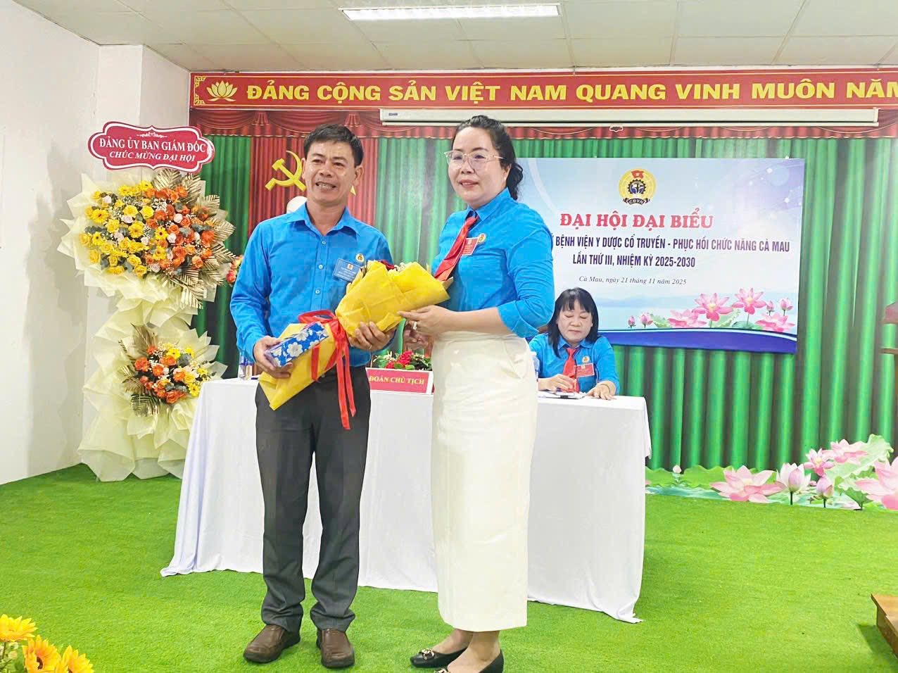 Đại hội Công đoàn cơ sở Bệnh viện YDCT -PHCN Cà Mau. 4 3 1