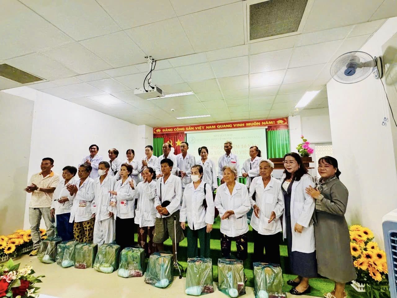 HƯỞNG ỨNG KỶ NIỆM 10 NĂM NGÀY CÔNG TÁC XÃ HỘI VIỆT NAM 8 12 1