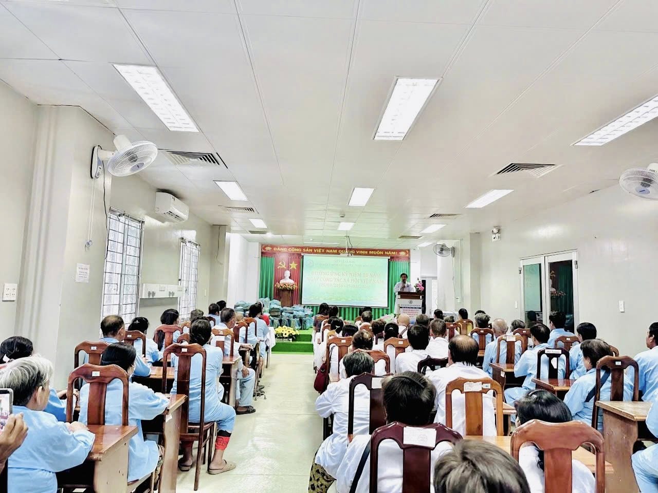 HƯỞNG ỨNG KỶ NIỆM 10 NĂM NGÀY CÔNG TÁC XÃ HỘI VIỆT NAM 3 3 4