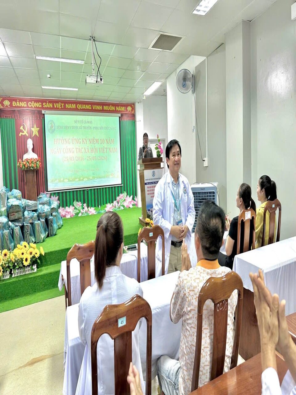 HƯỞNG ỨNG KỶ NIỆM 10 NĂM NGÀY CÔNG TÁC XÃ HỘI VIỆT NAM 2 4 1 1