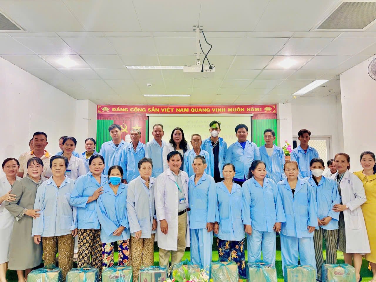 HƯỞNG ỨNG KỶ NIỆM 10 NĂM NGÀY CÔNG TÁC XÃ HỘI VIỆT NAM 7 8 2