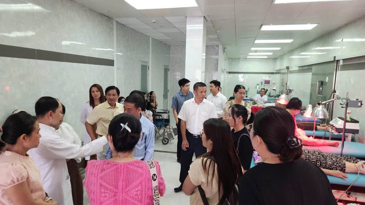 Đón tiếp đoàn Giám đốc các Bệnh viện YHCT trên toàn quốc đến tham quan, học hỏi kinh nghiệm tại Bệnh viện YDCT - PHCN tỉnh Cà Mau 4 4