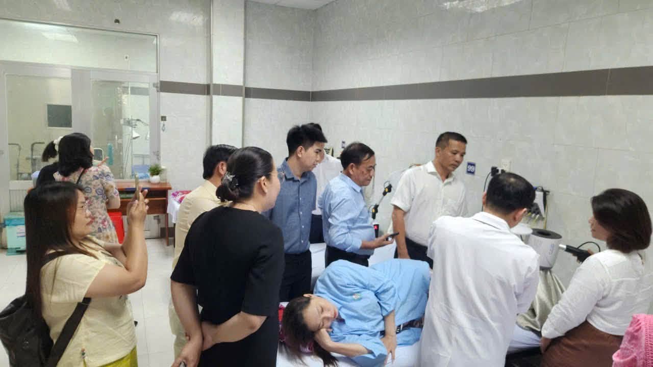 Đón tiếp đoàn Giám đốc các Bệnh viện YHCT trên toàn quốc đến tham quan, học hỏi kinh nghiệm tại Bệnh viện YDCT - PHCN tỉnh Cà Mau 5 5
