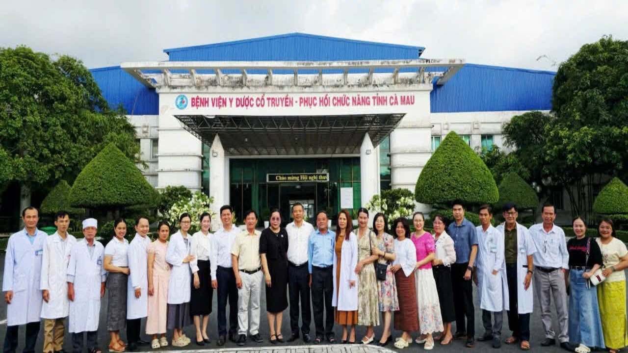 Đón tiếp đoàn Giám đốc các Bệnh viện YHCT trên toàn quốc đến tham quan, học hỏi kinh nghiệm tại Bệnh viện YDCT - PHCN tỉnh Cà Mau 7 7